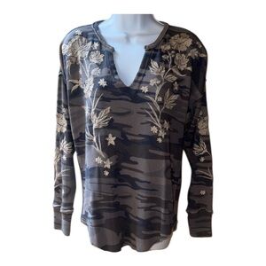Johnny Was Fleurie Gray
Camo Floral Embroidered
Thermal Long Sleeve Top Size